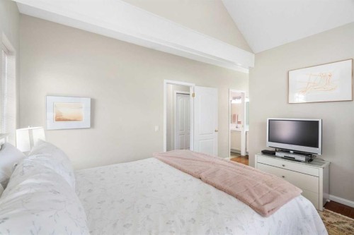 101-1997 Sirocco Drive Sw, Calgary, AB - Indoor Photo Showing Bedroom