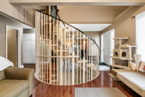 5820 Dalmead Crescent Nw, Calgary, AB - Indoor Photo Showing Other Room