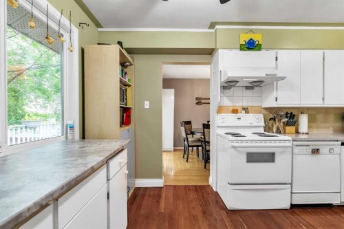 5820 Dalmead Crescent Nw, Calgary, AB - Indoor Photo Showing Kitchen