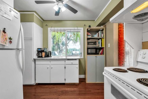 5820 Dalmead Crescent Nw, Calgary, AB - Indoor Photo Showing Kitchen