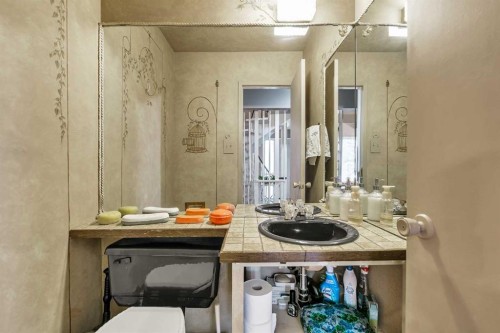 5820 Dalmead Crescent Nw, Calgary, AB - Indoor Photo Showing Bathroom