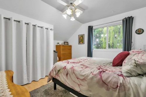 5820 Dalmead Crescent Nw, Calgary, AB - Indoor Photo Showing Bedroom