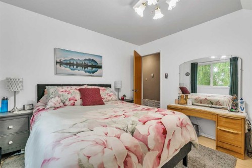5820 Dalmead Crescent Nw, Calgary, AB - Indoor Photo Showing Bedroom