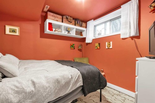 5820 Dalmead Crescent Nw, Calgary, AB - Indoor Photo Showing Bedroom