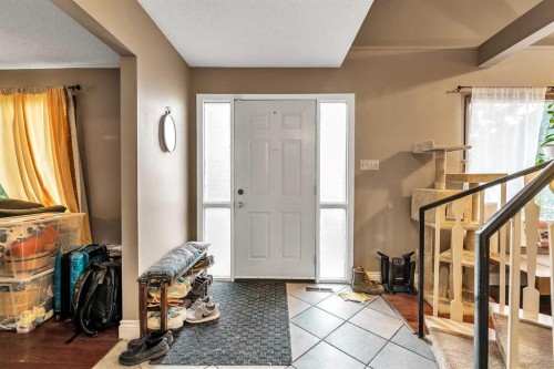 5820 Dalmead Crescent Nw, Calgary, AB - Indoor Photo Showing Other Room