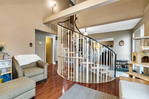 5820 Dalmead Crescent Nw, Calgary, AB - Indoor Photo Showing Other Room
