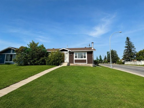 1219 68 Street Ne, Calgary, AB - Outdoor
