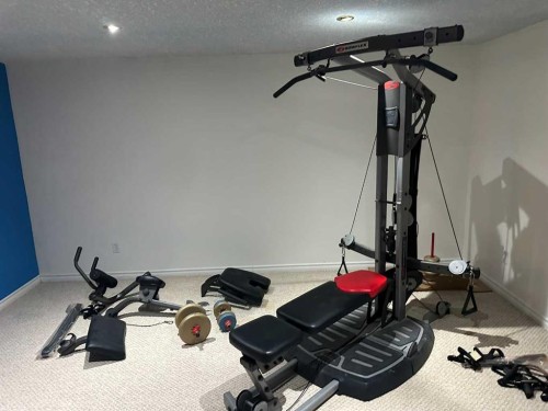 1219 68 Street Ne, Calgary, AB - Indoor Photo Showing Gym Room