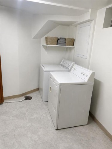1219 68 Street Ne, Calgary, AB - Indoor Photo Showing Laundry Room