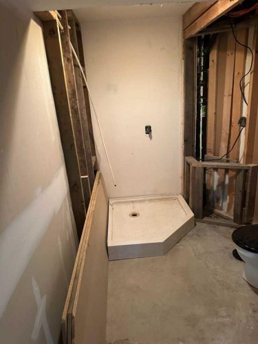1219 68 Street Ne, Calgary, AB - Indoor Photo Showing Other Room