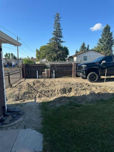 1219 68 Street Ne, Calgary, AB - Outdoor