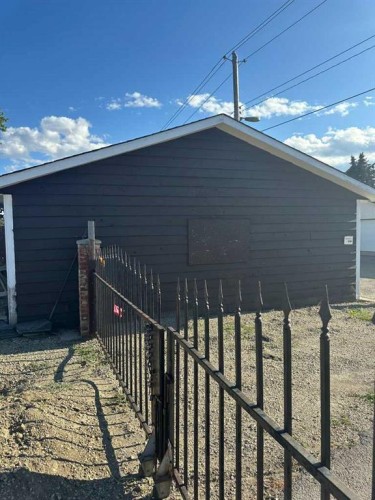 1219 68 Street Ne, Calgary, AB - Outdoor