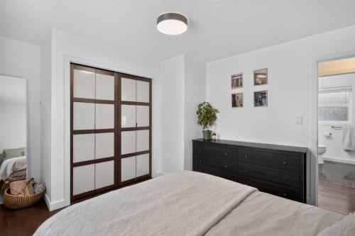 6324 Bowmont Crescent Nw, Calgary, AB - Indoor Photo Showing Bedroom