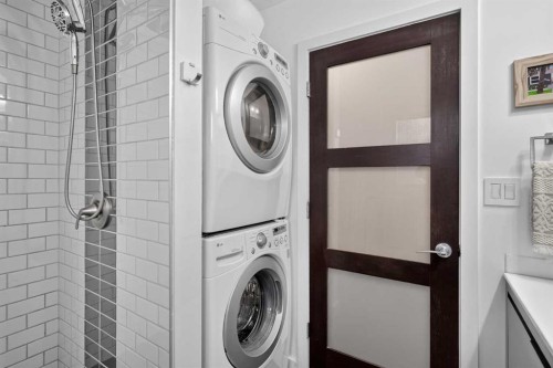 6324 Bowmont Crescent Nw, Calgary, AB - Indoor Photo Showing Laundry Room