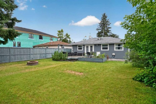 6324 Bowmont Crescent Nw, Calgary, AB - Outdoor