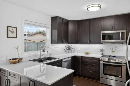 6324 Bowmont Crescent Nw, Calgary, AB - Indoor Photo Showing Kitchen With Double Sink With Upgraded Kitchen