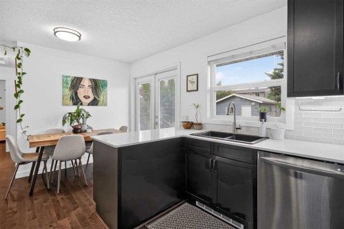 6324 Bowmont Crescent Nw, Calgary, AB - Indoor