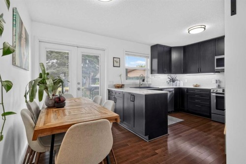 6324 Bowmont Crescent Nw, Calgary, AB - Indoor Photo Showing Dining Room
