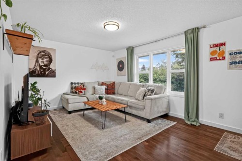 6324 Bowmont Crescent Nw, Calgary, AB - Indoor Photo Showing Living Room