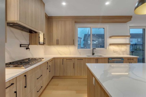 135 South Shore Road, Chestermere, AB - Indoor Photo Showing Kitchen With Upgraded Kitchen