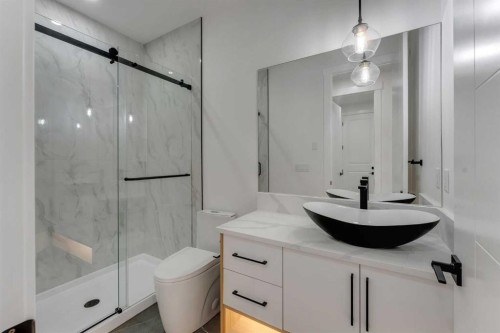 135 South Shore Road, Chestermere, AB - Indoor Photo Showing Bathroom