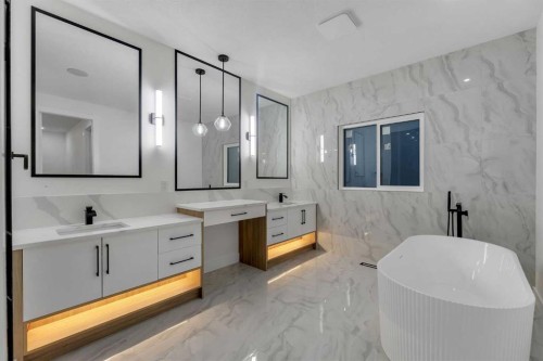 135 South Shore Road, Chestermere, AB - Indoor Photo Showing Bathroom