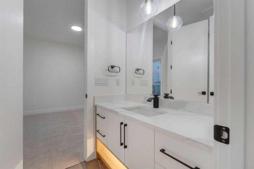 135 South Shore Road, Chestermere, AB - Indoor Photo Showing Bathroom