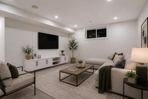 135 South Shore Road, Chestermere, AB - Indoor Photo Showing Living Room