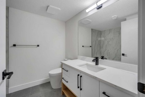 135 South Shore Road, Chestermere, AB - Indoor Photo Showing Bathroom