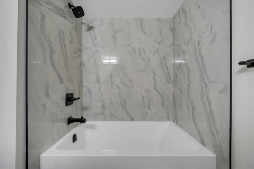 135 South Shore Road, Chestermere, AB - Indoor Photo Showing Bathroom