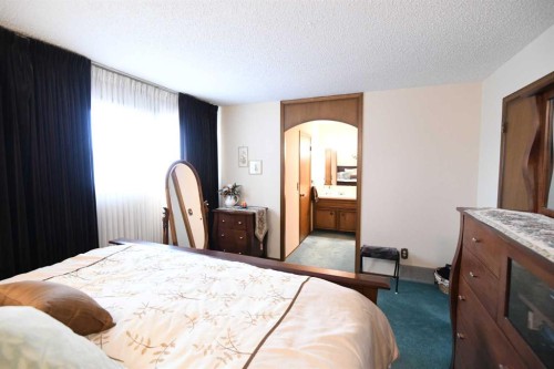 168 Templewood Drive Ne, Calgary, AB - Indoor Photo Showing Bedroom