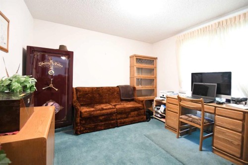 168 Templewood Drive Ne, Calgary, AB - Indoor Photo Showing Office