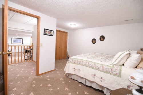 168 Templewood Drive Ne, Calgary, AB - Indoor Photo Showing Bedroom