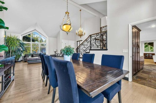 95 Woodridge Close Sw, Calgary, AB - Indoor Photo Showing Dining Room