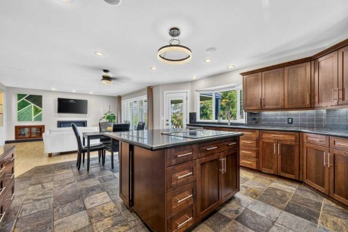 95 Woodridge Close Sw, Calgary, AB - Indoor Photo Showing Kitchen