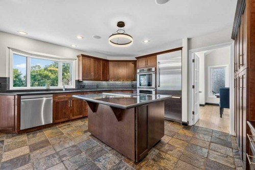 95 Woodridge Close Sw, Calgary, AB - Indoor Photo Showing Kitchen With Upgraded Kitchen