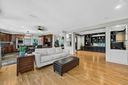 95 Woodridge Close Sw, Calgary, AB - Indoor Photo Showing Other Room
