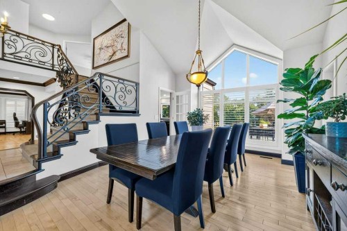 95 Woodridge Close Sw, Calgary, AB - Indoor Photo Showing Dining Room