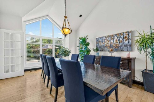 95 Woodridge Close Sw, Calgary, AB - Indoor Photo Showing Dining Room