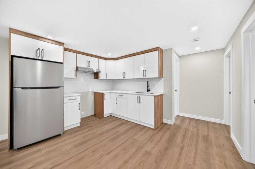 704 Malvern Drive Ne, Calgary, AB - Indoor Photo Showing Kitchen
