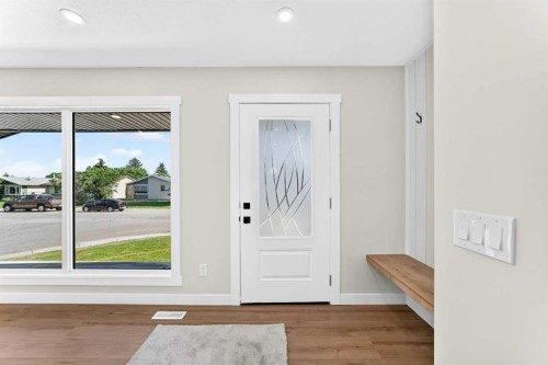 704 Malvern Drive Ne, Calgary, AB - Indoor Photo Showing Other Room