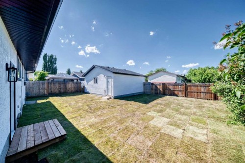 704 Malvern Drive Ne, Calgary, AB - Outdoor