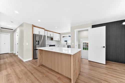 704 Malvern Drive Ne, Calgary, AB - Indoor Photo Showing Kitchen With Upgraded Kitchen