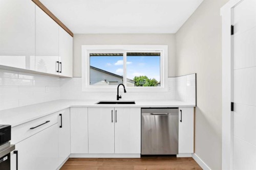 704 Malvern Drive Ne, Calgary, AB - Indoor Photo Showing Kitchen