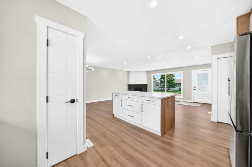 704 Malvern Drive Ne, Calgary, AB - Indoor