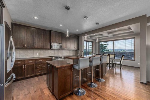 173 Pantego Road Nw, Calgary, AB - Indoor Photo Showing Kitchen