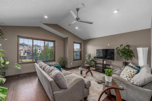173 Pantego Road Nw, Calgary, AB - Indoor Photo Showing Living Room