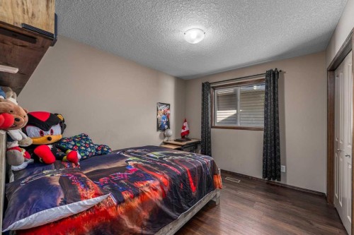 173 Pantego Road Nw, Calgary, AB - Indoor Photo Showing Bedroom