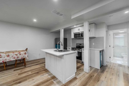 173 Pantego Road Nw, Calgary, AB - Indoor Photo Showing Kitchen
