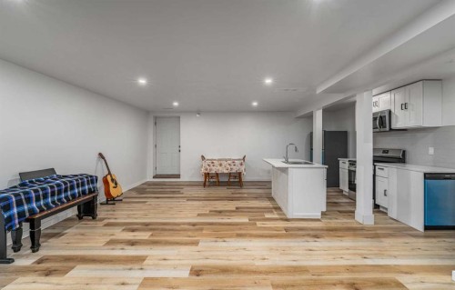 173 Pantego Road Nw, Calgary, AB - Indoor Photo Showing Other Room